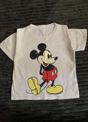 Футболка з мікі-маусом