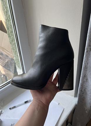 Жіночі туфлі ботильйони на каблуку 37 р