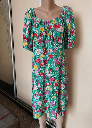 Зеленое платье в цветы с этикеткой primark