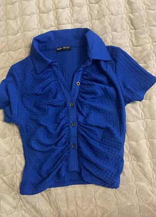 Голубая женская футболка