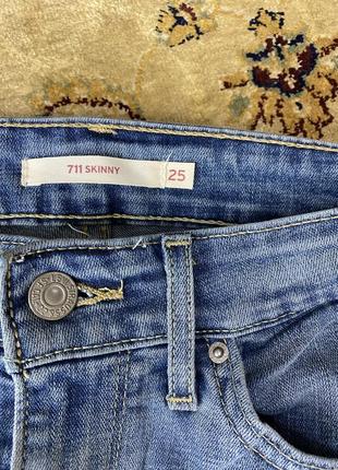 Levi’s 25 р голубые укорочённые джинсы с камнями7 фото
