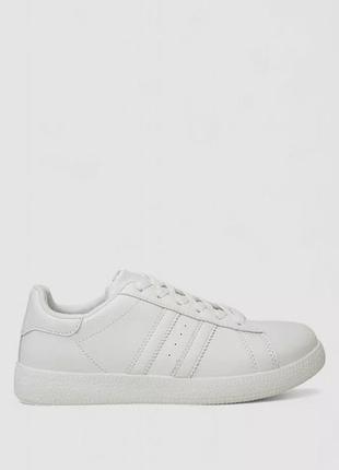 Жіночі кросівки з натуральної шкіри — класика в білому кольорі!