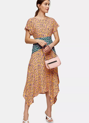 Асимметричное платье с этикеткой topshop