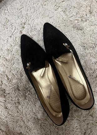 Балетки з гострим носом