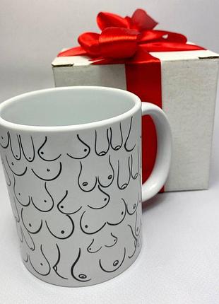 Кружка керамическая с принтом "цицки" 330 мл в подарочной коробке с бантом