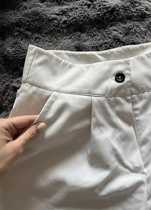 Білі шорти бермуди 2