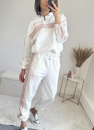 Костюм від adidas