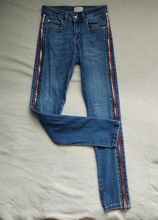 Джинсы женские