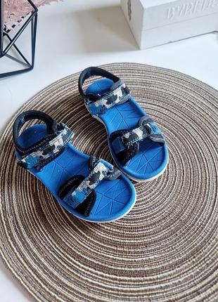 Clarks класні сандалі р 8f , р.25.5