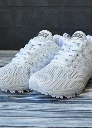 Жіночі кросівки