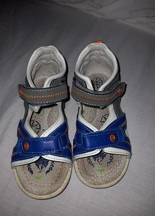 Босоножки для мальчика 25р