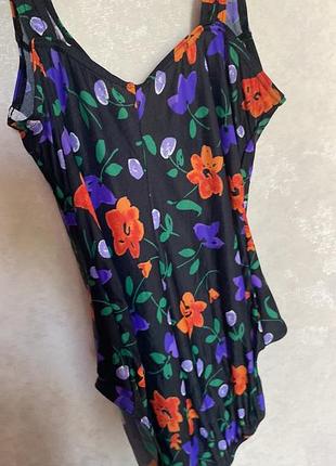 Суцільний купальник