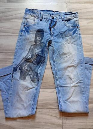 Джинсы брюки брюки светлые xs s принт трендовый