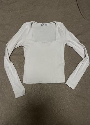 Кофтинка з вирізом на грудях