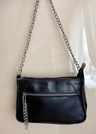 Стильна маленька сумочка багет на короткому ремінці ланцюжку