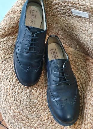Детские туфли черные кожаные 32 размер школьные