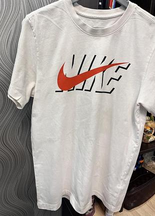 Оригінальна футболка nike