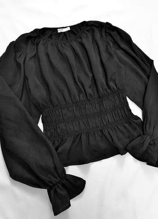 Чорна легка блуза з пишними рукавами