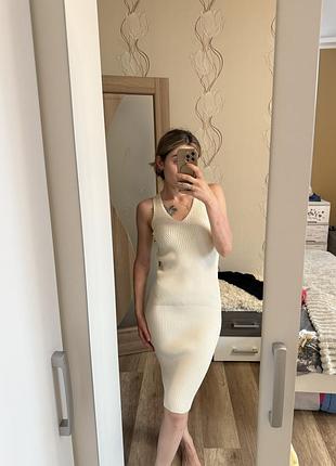 Сукня приталена