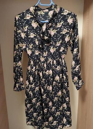 Платье (крандашин материал напоминает)