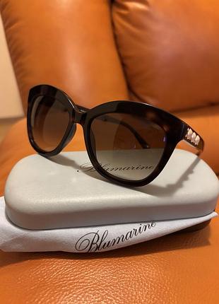 Оригінальні сонцезахисні окуляри виробництво італія тм blumarine у шкіряному футлярі