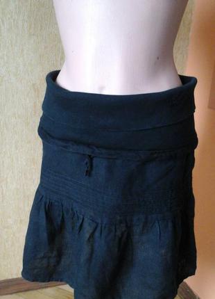 Черноя льняная юбка фирмы liane