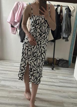 Сукня міді з розрізом