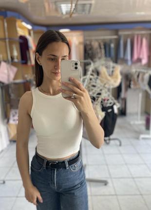 Майка-топ із чашками молочний