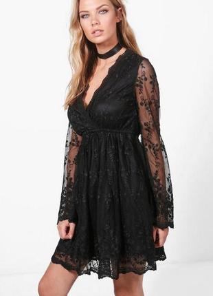 Чорне мереживне плаття