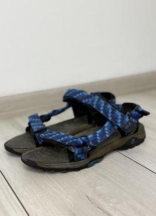 Ліпучки тримають добре  від краю до краю 24.3 см  на бірці вказано 21.3 см