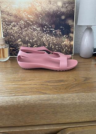 Босоніжки crocs