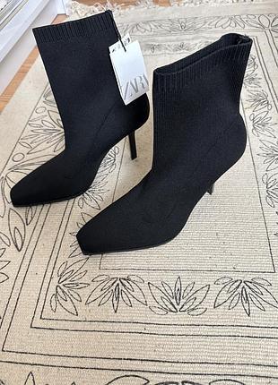 Zara ботильйони чулки резинки текстильні