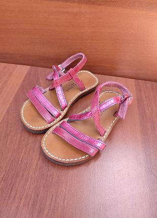 Шкіряні босоніжки на дівчинку