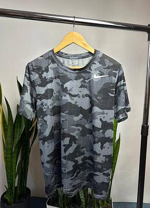 Спортивна футболка nike