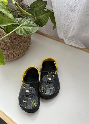 Крокси crocs c10 бетмен