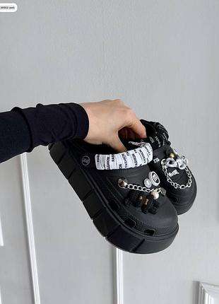 Кроксы мики черные.