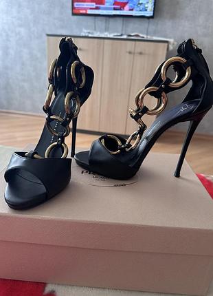 Босоніжки шкіряні giuseppe zanotti оригінал!37 розмір