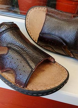 Стильні легкі дуже м'які прошиті шкіряні шльопанці "leone". 46 р.