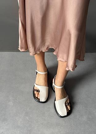 Бежеві коричневі шкіряні напівзакриті босоніжки з ремінцем шкіра беж