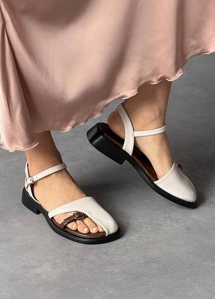 Бежеві коричневі шкіряні напівзакриті босоніжки з ремінцем шкіра беж