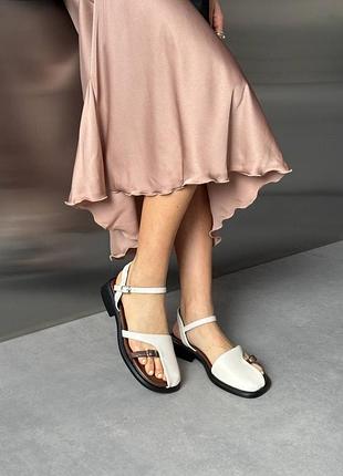 Бежеві коричневі шкіряні напівзакриті босоніжки з ремінцем шкіра беж