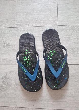 Шльопанці пляжні