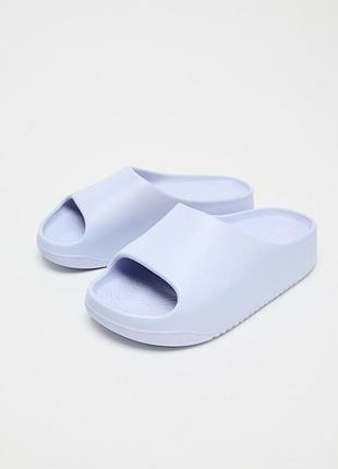 Шльопанці на платформі zara