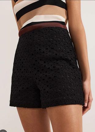 Черные шорты с прошвой летние шортики с высокой посадкой с карманами на молнии