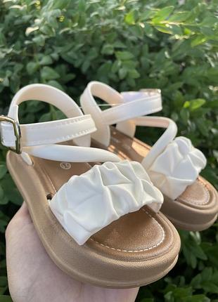 Босоніжки дитячі 2