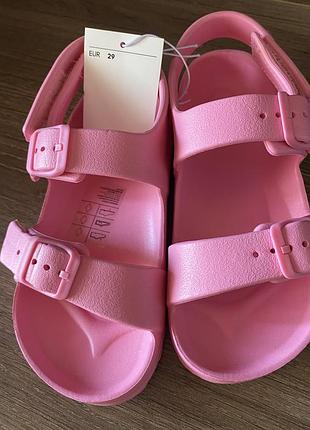 Дитячі пляжні слайди н&m