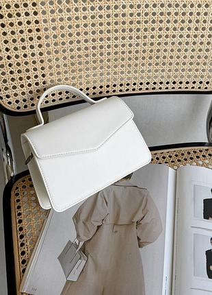 Клатч з трикутним клапаном білий
