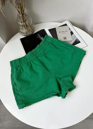 Зелені джинсові шорти від zara