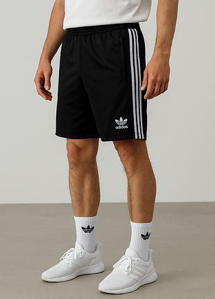Стильні чоловічі шорти adidas