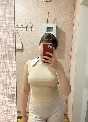 Нова футболка stradivarius